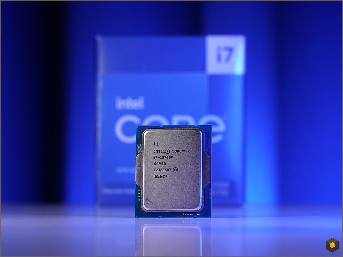  ھ i7-13700 ĺ