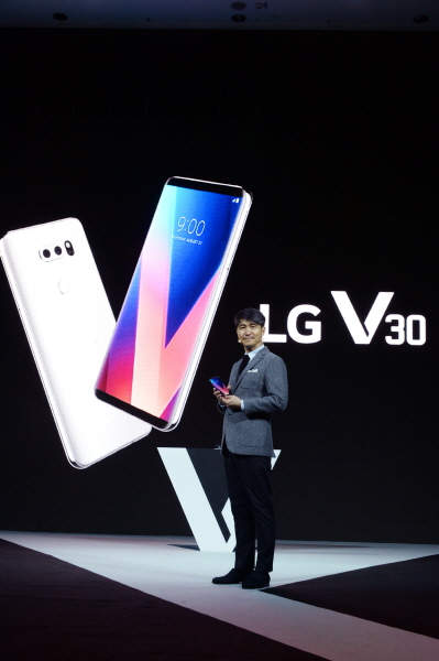 'Ʈ8' 򽺺  Ŷ'LG V30'   Ʈ...
